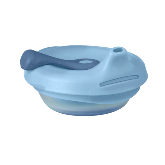 La poche gourde repas bébé Blue est un incontournable pour transporter des repas "faits maison" sains et nutritifs. Sa large ouverture facilite le remplissage de purées, compotes et yaourts, et sa forme ergonomique permet aux tout petits de la saisir et aspirer le contenu.